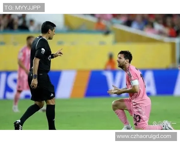 世界杯焦点战曼联与国米激战成和绝杀瞬间引发全场热议 世界杯焦点战曼联与国米激战成和绝杀瞬间引发全场热议